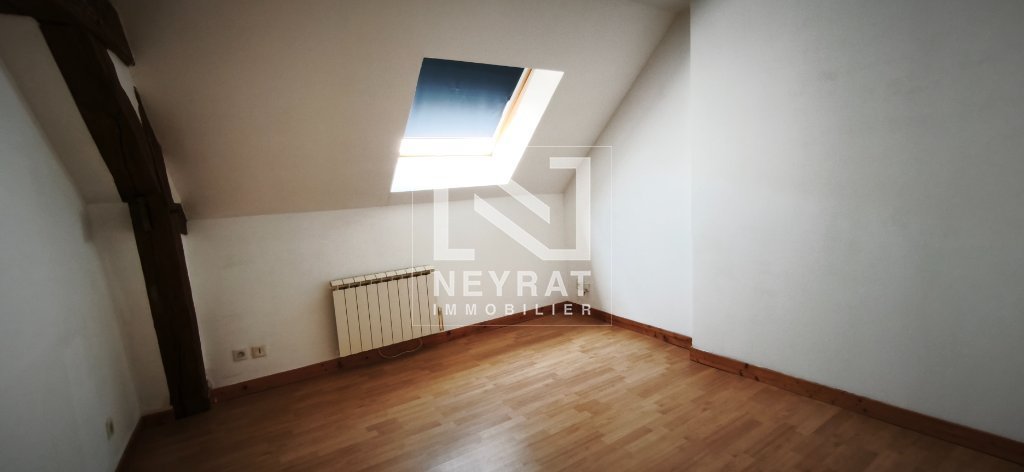 APPARTEMENT T4 A LOUER - ST LOUP DE VARENNES - 102 m2 - 980 &euro; charges comprises par mois