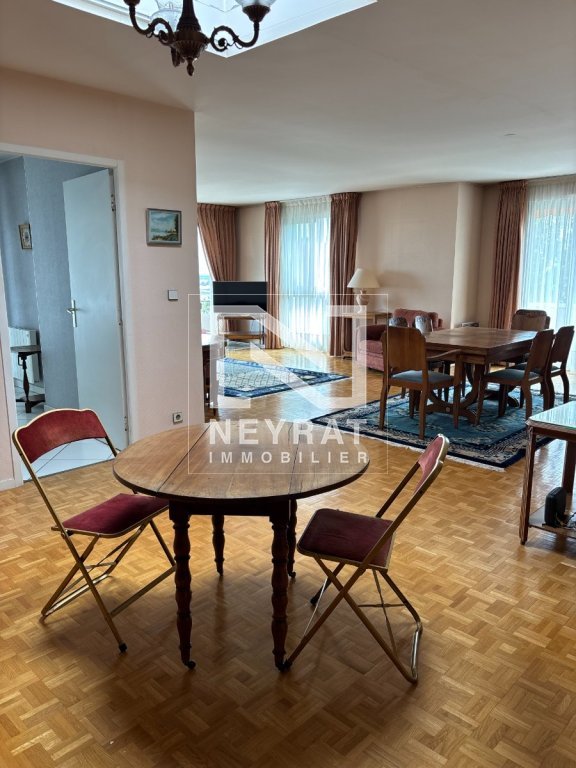 GRAND T4 MEUBLE EN ROOFTOP AVEC TERRASSE 75M², CAVE, BOX ET PARKING