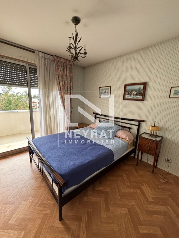 GRAND T4 MEUBLE EN ROOFTOP AVEC TERRASSE 75M², CAVE, BOX ET PARKING