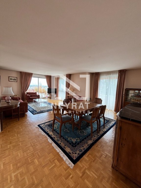 GRAND T4 MEUBLE EN ROOFTOP AVEC TERRASSE 75M², CAVE, BOX ET PARKING