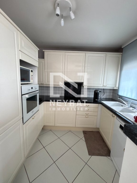 GRAND T4 MEUBLE EN ROOFTOP AVEC TERRASSE 75M², CAVE, BOX ET PARKING