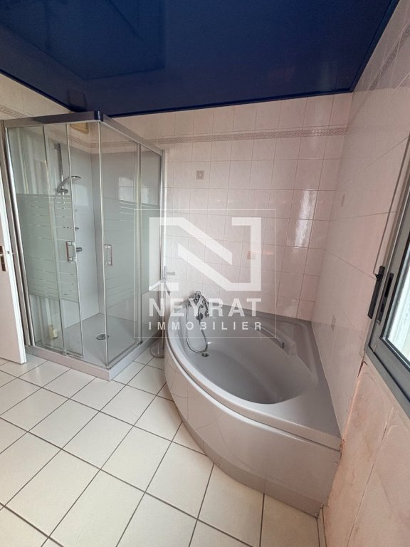 GRAND T4 MEUBLE EN ROOFTOP AVEC TERRASSE 75M², CAVE, BOX ET PARKING