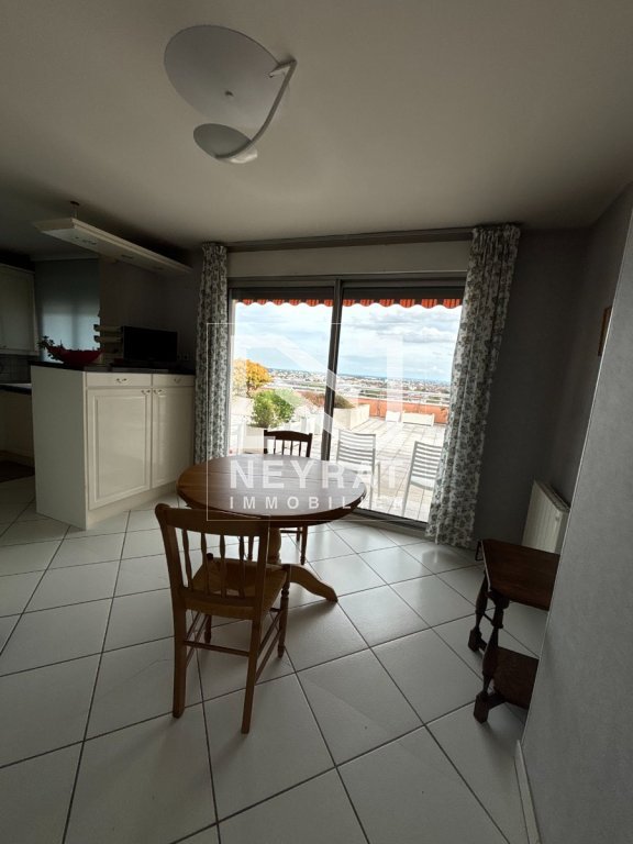 GRAND T4 MEUBLE EN ROOFTOP AVEC TERRASSE 75M², CAVE, BOX ET PARKING