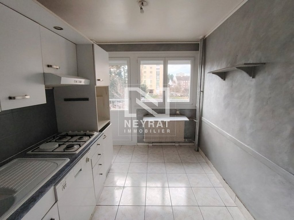 APPARTEMENT T4 A VENDRE - CHALON SUR SAONE - 75.79 m2 - 115000€