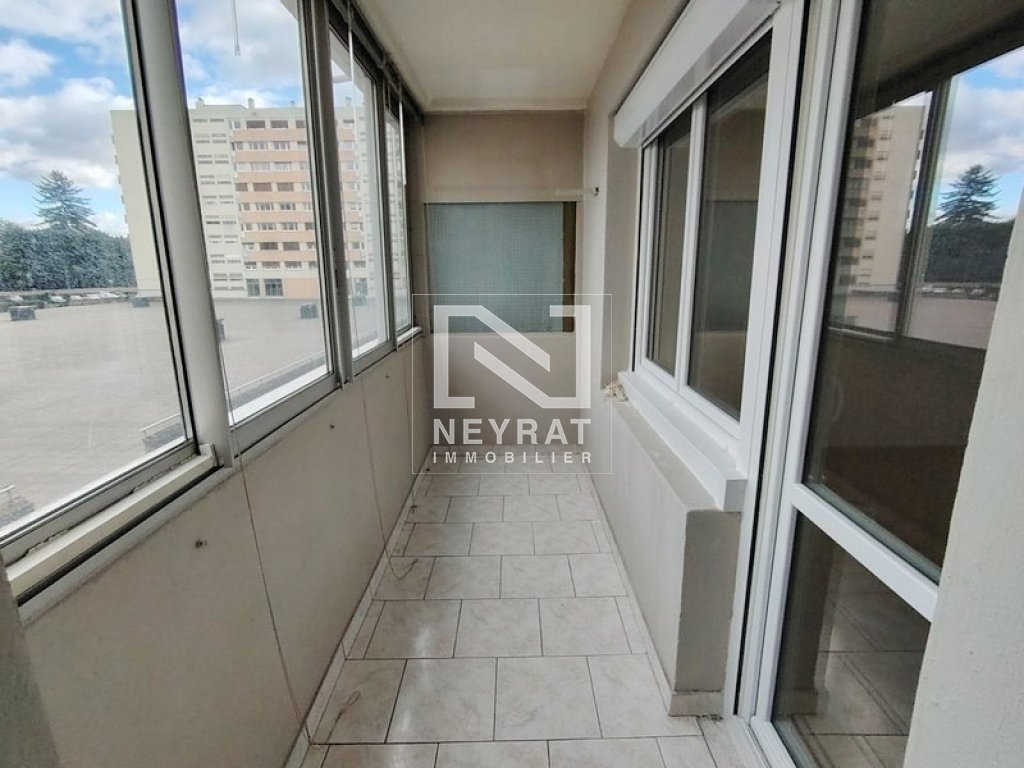 APPARTEMENT T4 A VENDRE - CHALON SUR SAONE - 75.79 m2 - 115000€