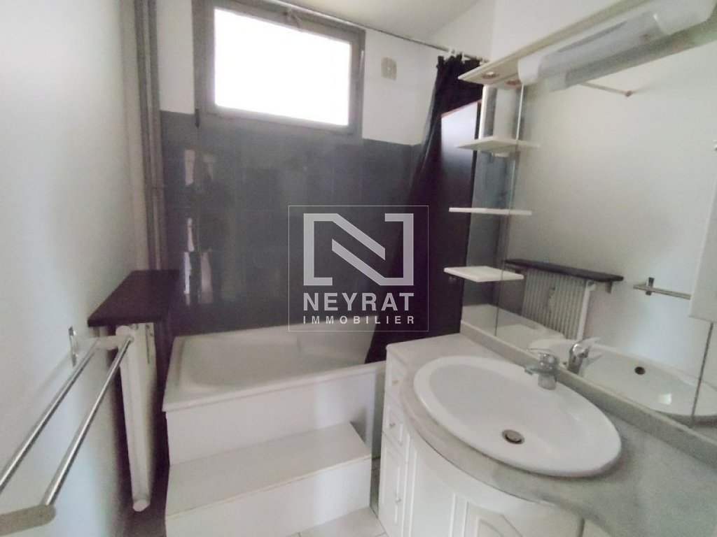 APPARTEMENT T4 A VENDRE - CHALON SUR SAONE - 75.79 m2 - 115000€