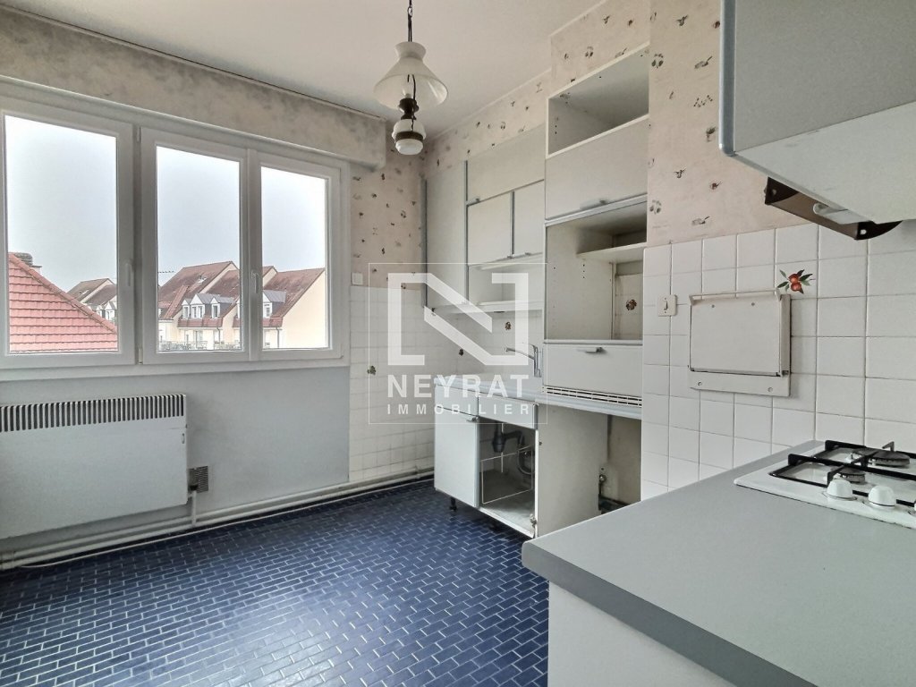 APPARTEMENT T4 AVEC TERRASSE CAVE ET GARAGE - DIJON - 83 m2 - VENDU
