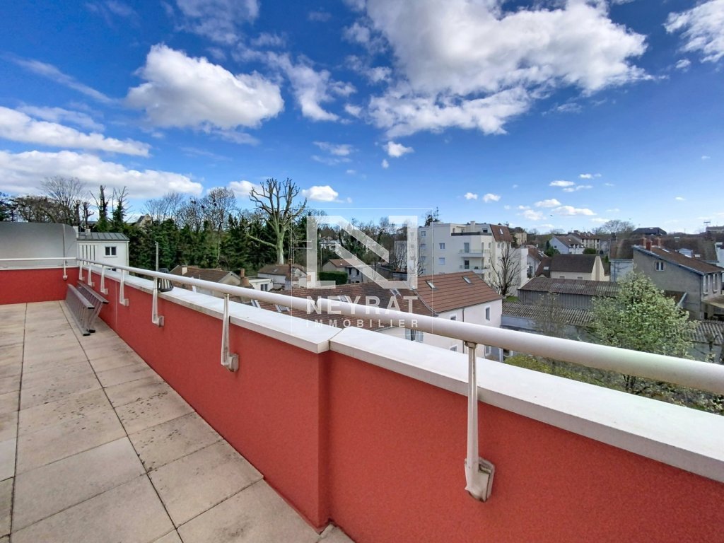 Appartement Type 4 au dernier �tage A VENDRE - DIJON - 90.3 m2 - 299�000�&euro;