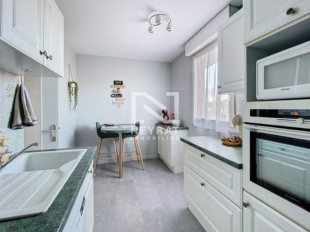 Appartement Type 4 au dernier �tage A VENDRE - DIJON - 90.3 m2 - 299�000�&euro;