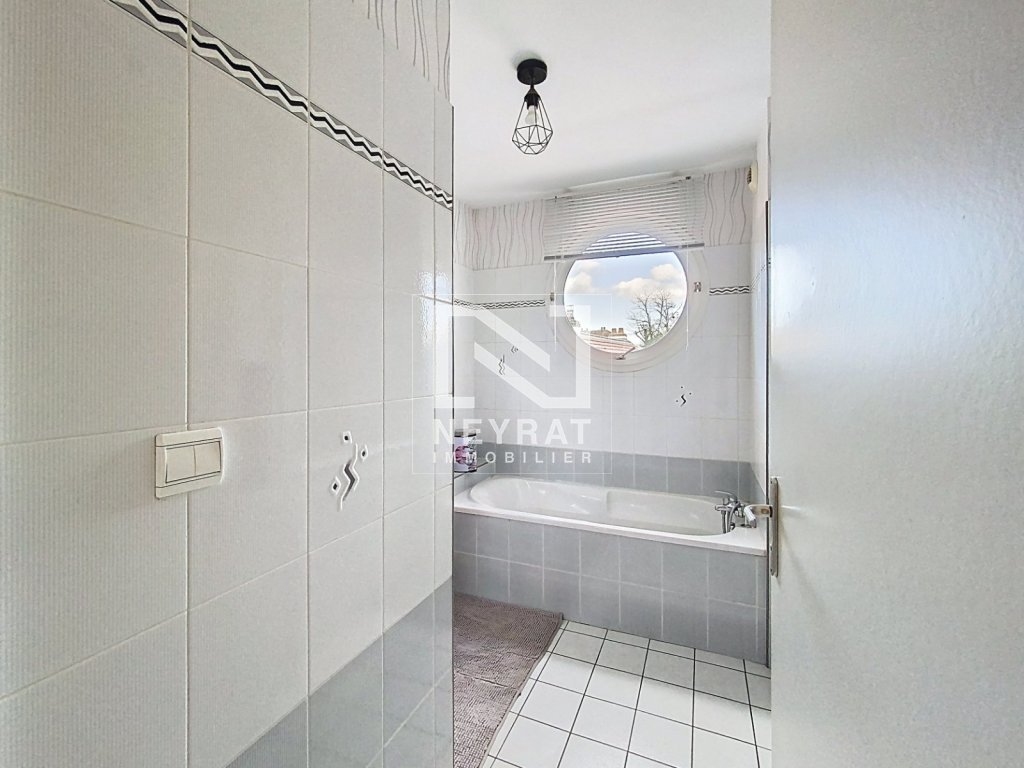 Appartement Type 4 au dernier �tage A VENDRE - DIJON - 90.3 m2 - 299�000�&euro;