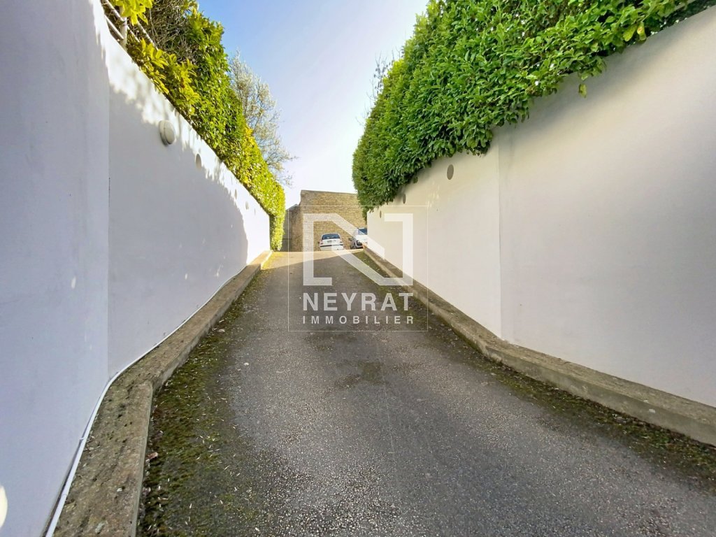 Appartement Type 4 au dernier �tage A VENDRE - DIJON - 90.3 m2 - 299�000�&euro;