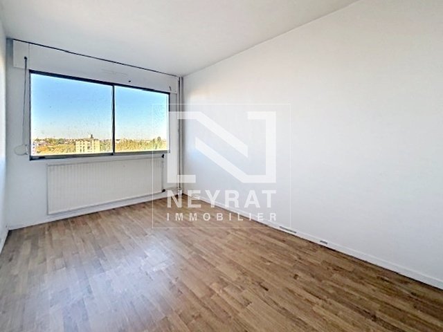 T 4 à rénover A VENDRE - DIJON TIRE PESSEAU - 72.72 m2 - 75 000 &euro;