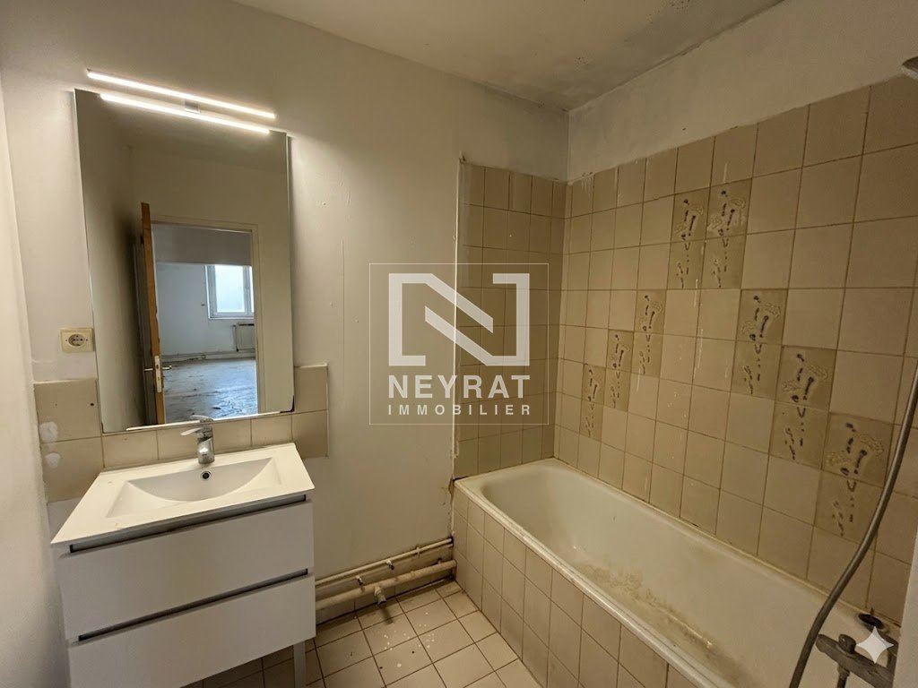 T 4 à rénover A VENDRE - DIJON TIRE PESSEAU - 72.72 m2 - 75 000 &euro;