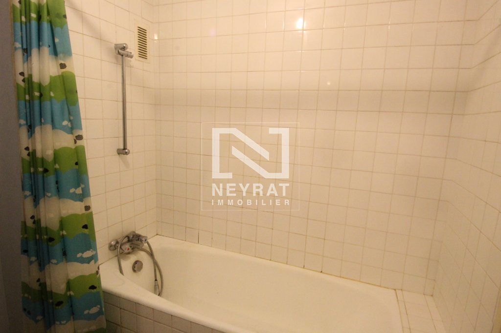 T4 lumineux de 70 m  Louhans