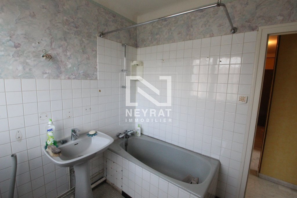 Appartement avec 2 chambres et garage A VENDRE - PIERRE DE BRESSE - 80 m2 - 76 000 &euro;