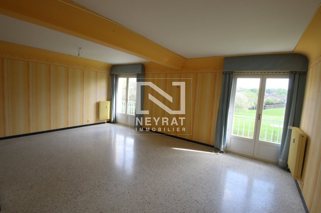 Appartement avec 2 chambres et garage A VENDRE - PIERRE DE BRESSE - 80 m2 - 76 000 &euro;
