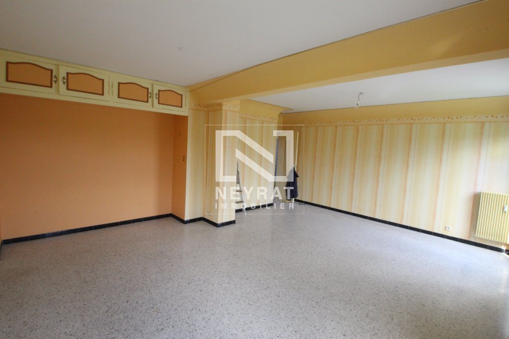 Appartement avec 2 chambres et garage A VENDRE - PIERRE DE BRESSE - 80 m2 - 76 000 &euro;