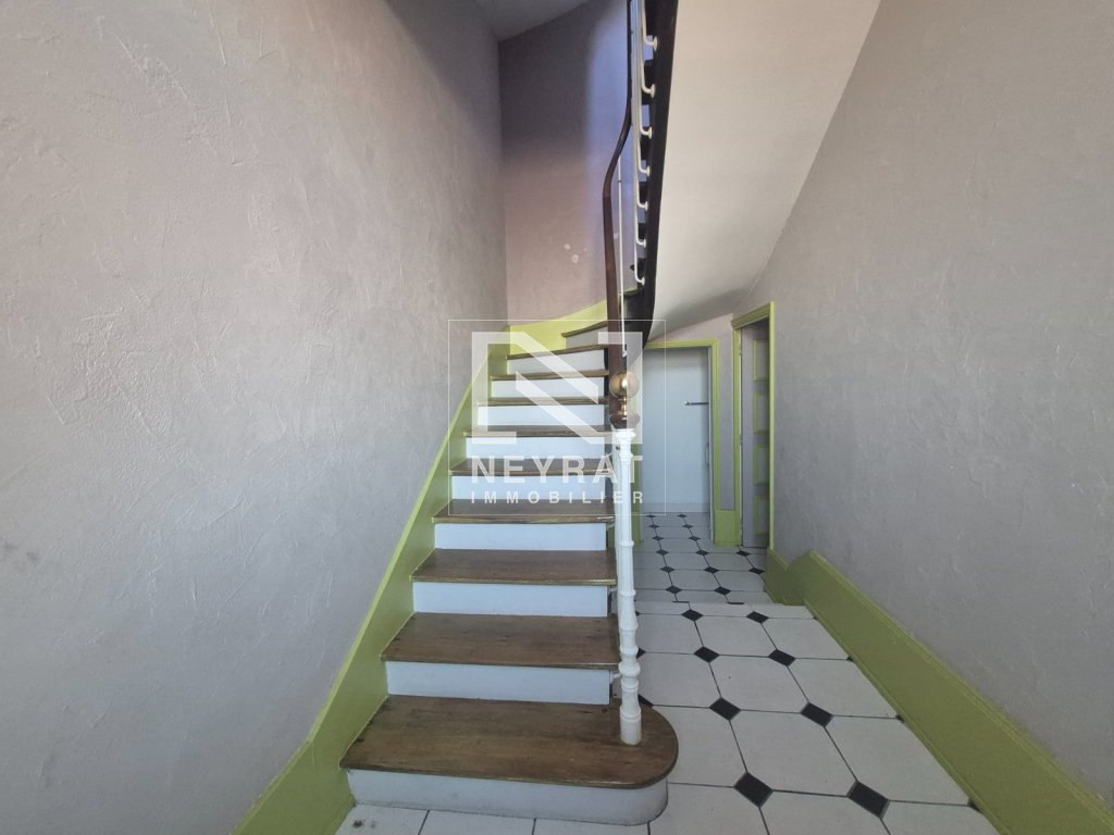 APPARTEMENT T5 A LOUER - AUTUN - 150 m2 - 840 &euro; charges comprises par mois