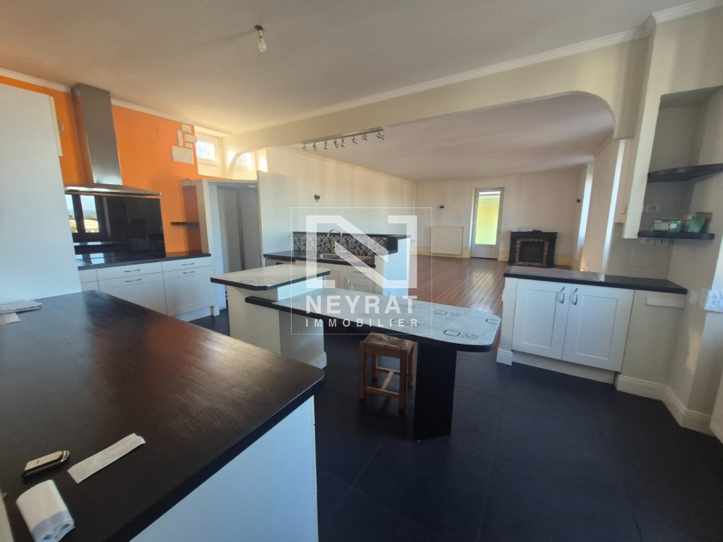 APPARTEMENT T5 A LOUER - AUTUN - 150 m2 - 840 &euro; charges comprises par mois
