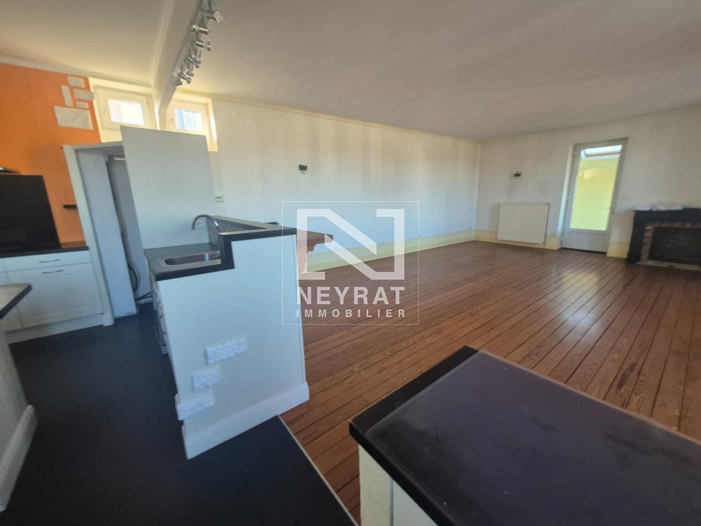 APPARTEMENT T5 A LOUER - AUTUN - 150 m2 - 840 &euro; charges comprises par mois