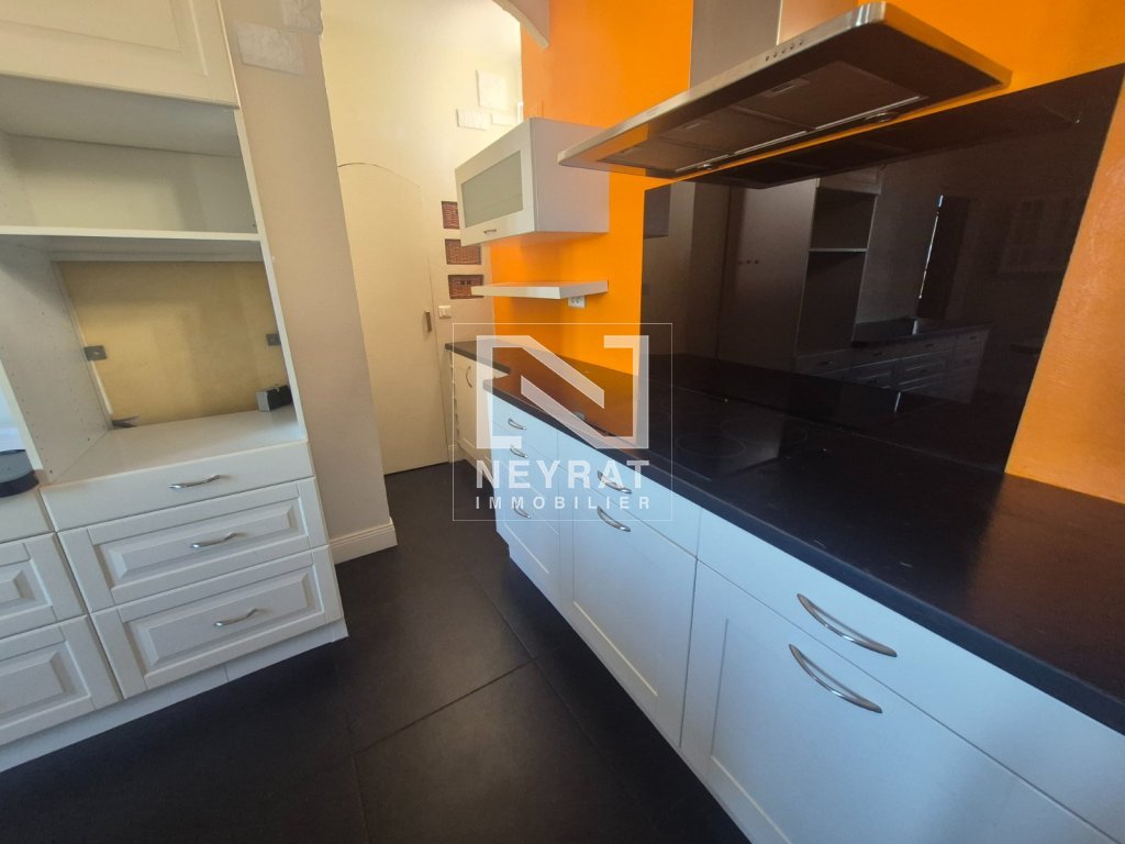 APPARTEMENT T5 A LOUER - AUTUN - 150 m2 - 840 &euro; charges comprises par mois