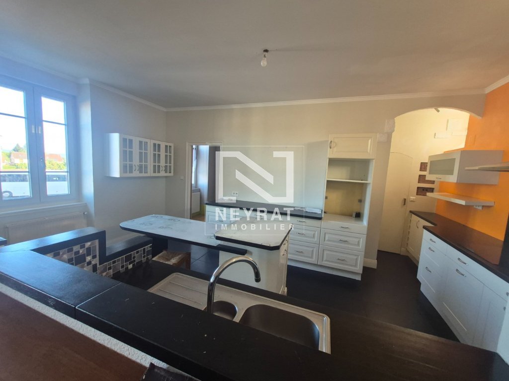 APPARTEMENT T5 A LOUER - AUTUN - 150 m2 - 840 &euro; charges comprises par mois