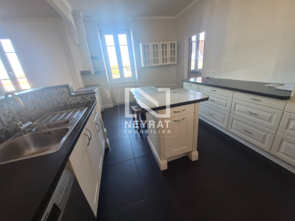 APPARTEMENT T5 A LOUER - AUTUN - 150 m2 - 840 &euro; charges comprises par mois