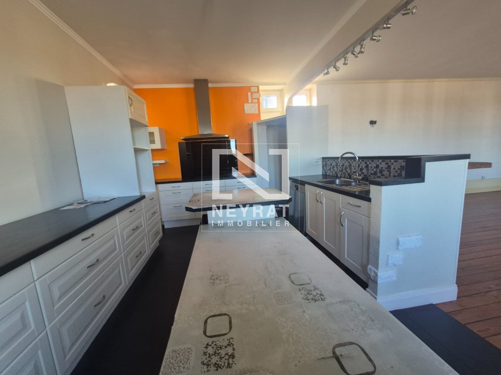 APPARTEMENT T5 A LOUER - AUTUN - 150 m2 - 840 &euro; charges comprises par mois