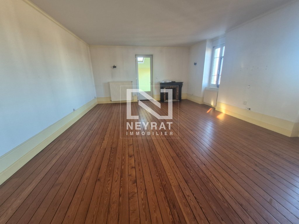 APPARTEMENT T5 A LOUER - AUTUN - 150 m2 - 840 &euro; charges comprises par mois