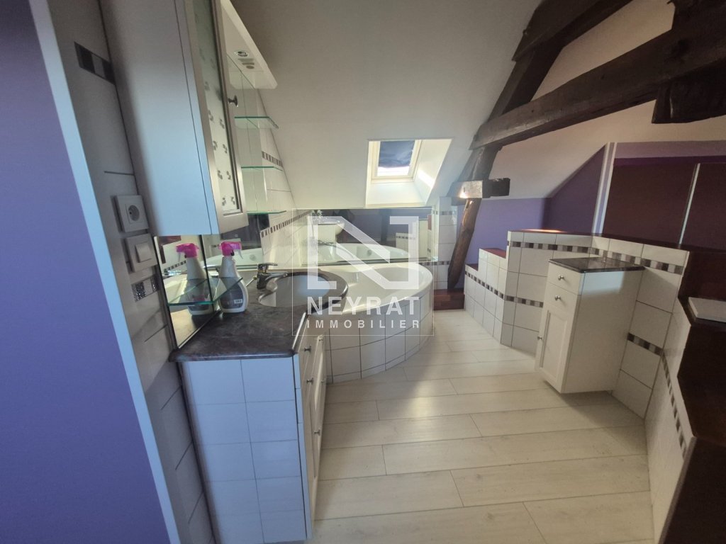 APPARTEMENT T5 A LOUER - AUTUN - 150 m2 - 840 &euro; charges comprises par mois
