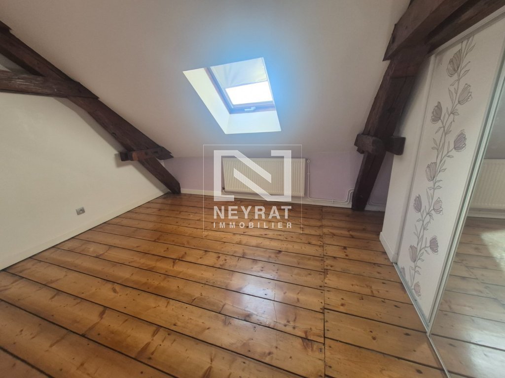 APPARTEMENT T5 A LOUER - AUTUN - 150 m2 - 840 &euro; charges comprises par mois