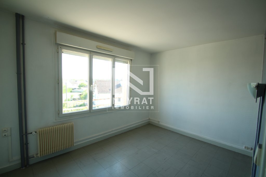 APPARTEMENT T5 A LOUER - CHAGNY - 85.4 m2 - 750 &euro; charges comprises par mois