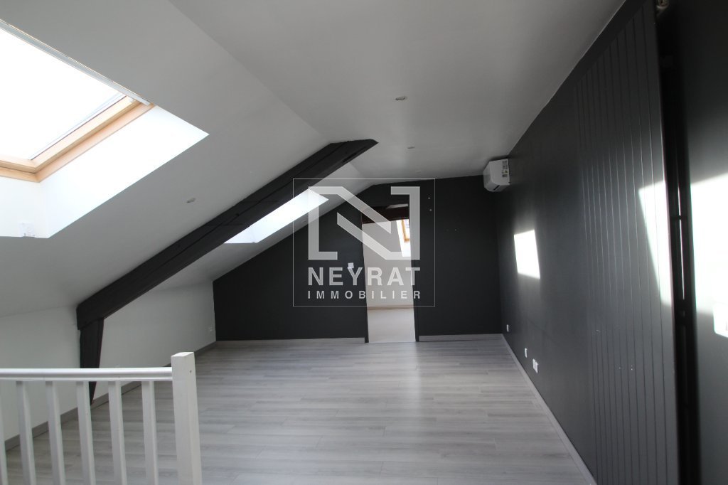 APPARTEMENT T5 - CHAGNY - 135.04 m2 - LOU&Eacute;