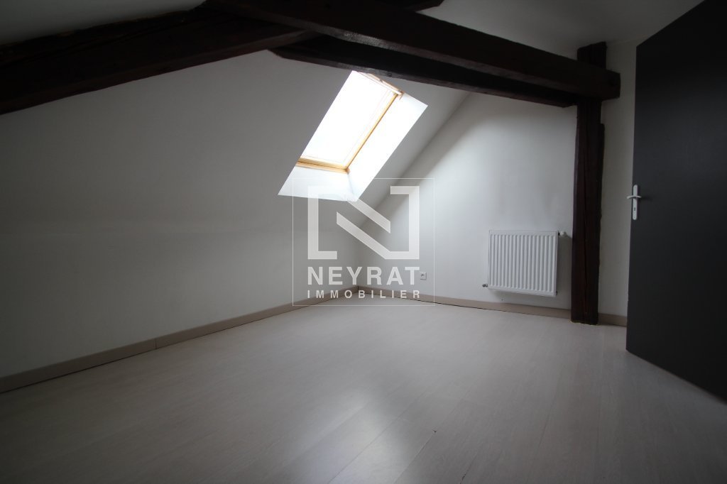 APPARTEMENT T5 - CHAGNY - 135.04 m2 - LOU&Eacute;