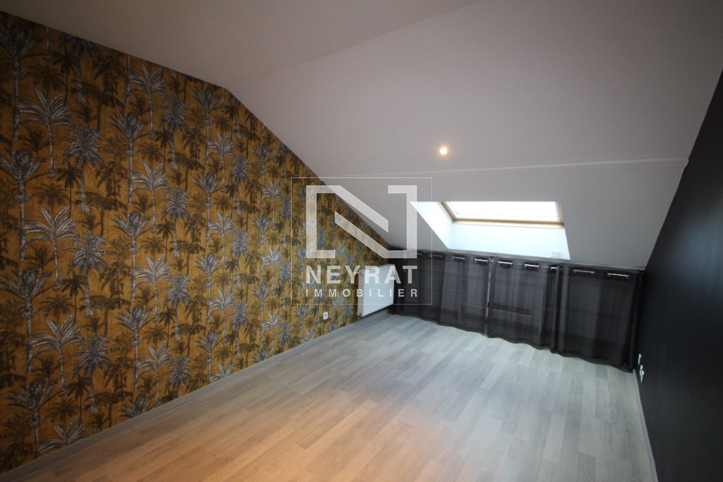 APPARTEMENT T5 - CHAGNY - 135.04 m2 - LOU&Eacute;