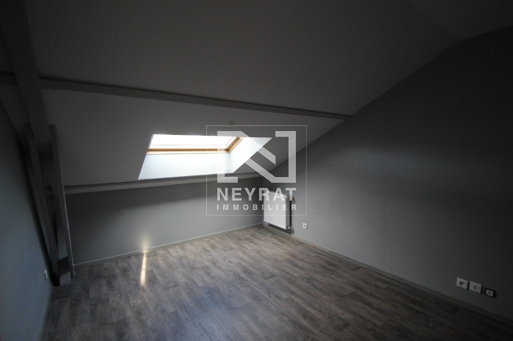 APPARTEMENT T5 - CHAGNY - 135.04 m2 - LOU&Eacute;