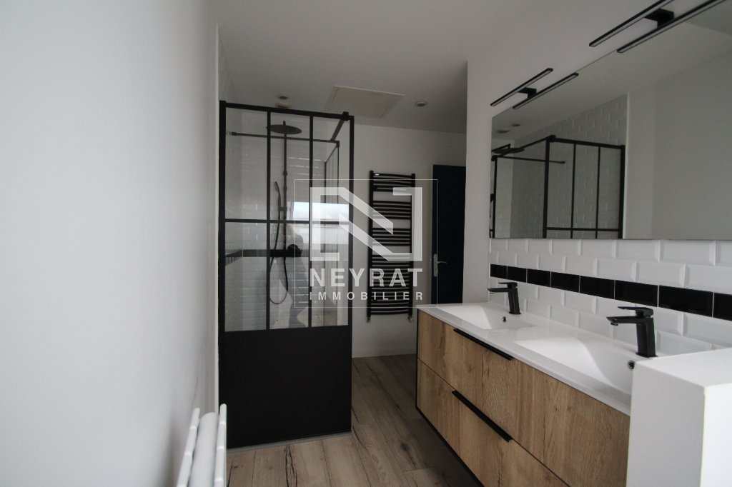 APPARTEMENT T5 - CHAGNY - 135.04 m2 - LOU&Eacute;