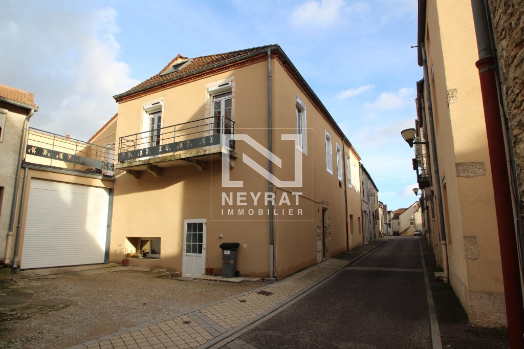 APPARTEMENT T5 - CHAGNY - 135.04 m2 - LOU&Eacute;