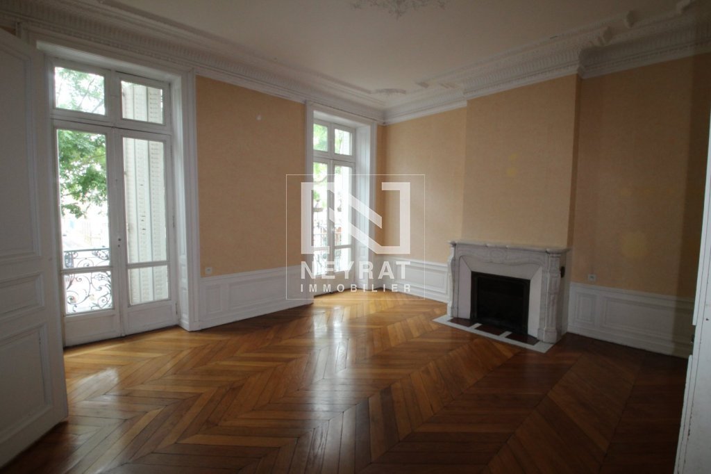 APPARTEMENT T5 A LOUER - CHALON SUR SAONE - 155 m2 - 1 048 € charges comprises par mois