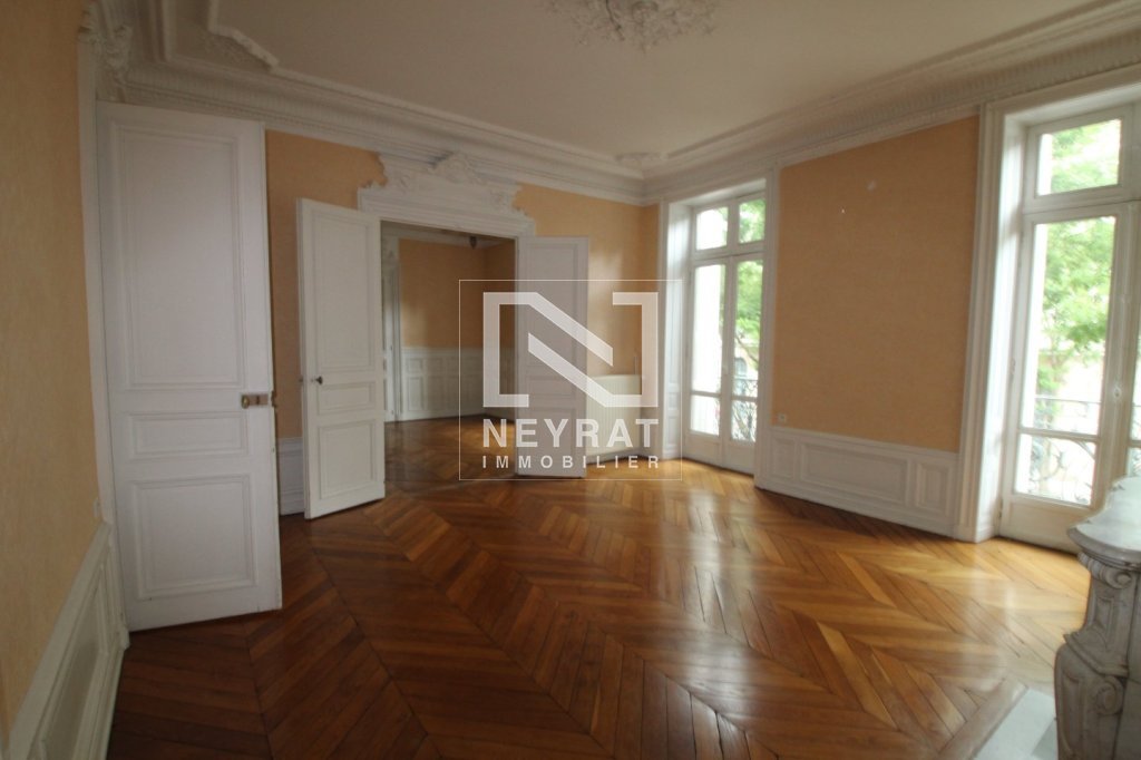 APPARTEMENT T5 A LOUER - CHALON SUR SAONE - 155 m2 - 1 048 € charges comprises par mois