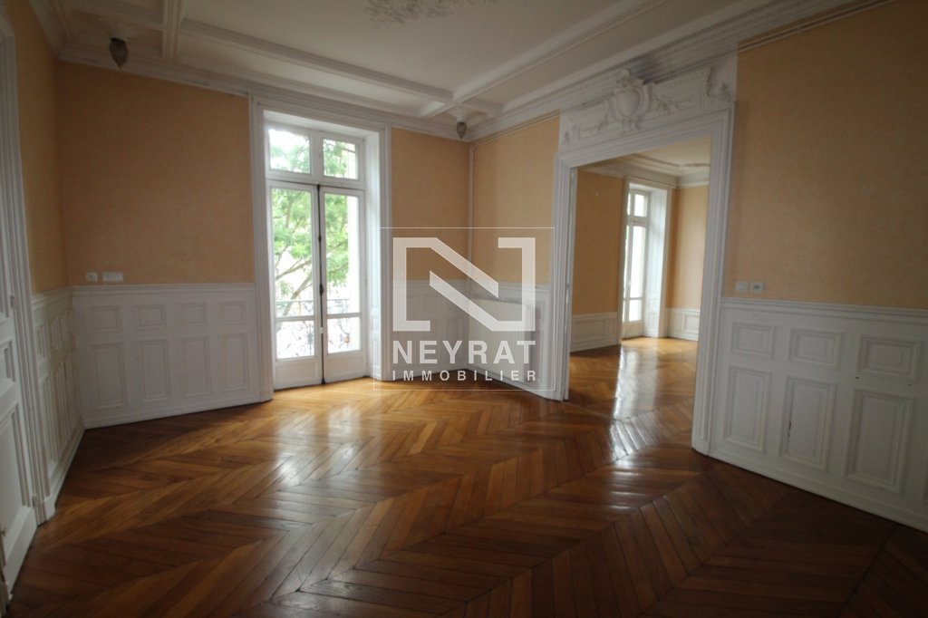 APPARTEMENT T5 A LOUER - CHALON SUR SAONE - 155 m2 - 1 048 € charges comprises par mois