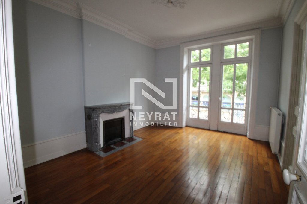 APPARTEMENT T5 A LOUER - CHALON SUR SAONE - 155 m2 - 1 048 € charges comprises par mois