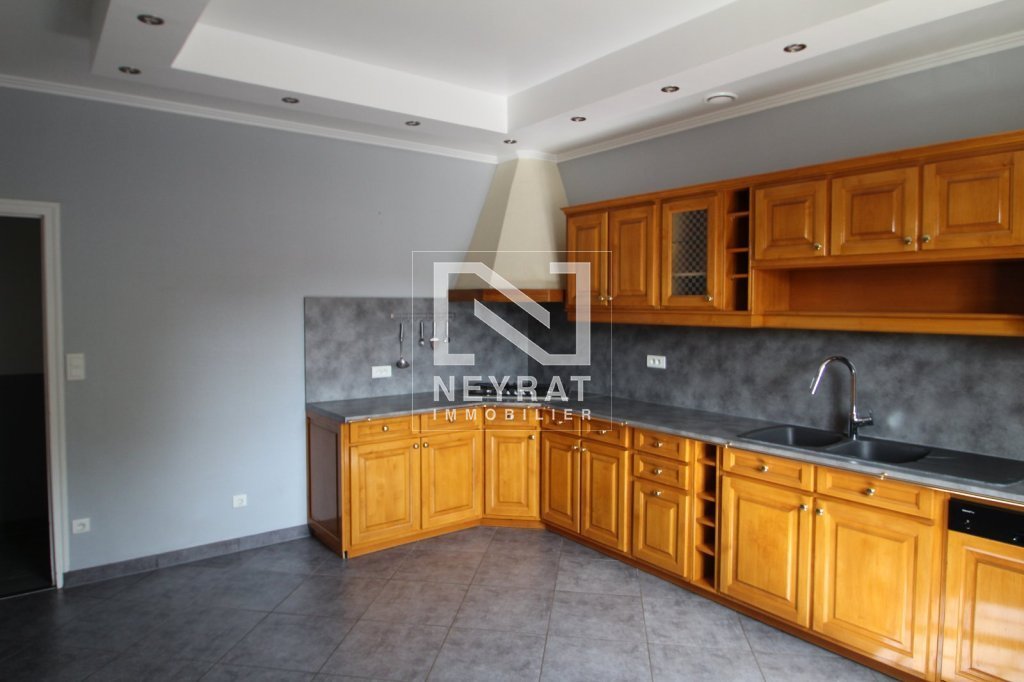 APPARTEMENT T5 A LOUER - MEURSAULT - 141 m2 - 842 &euro; charges comprises par mois