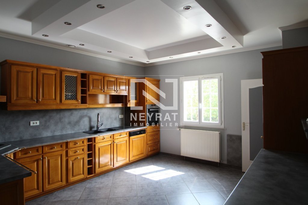 APPARTEMENT T5 A LOUER - MEURSAULT - 141 m2 - 842 &euro; charges comprises par mois