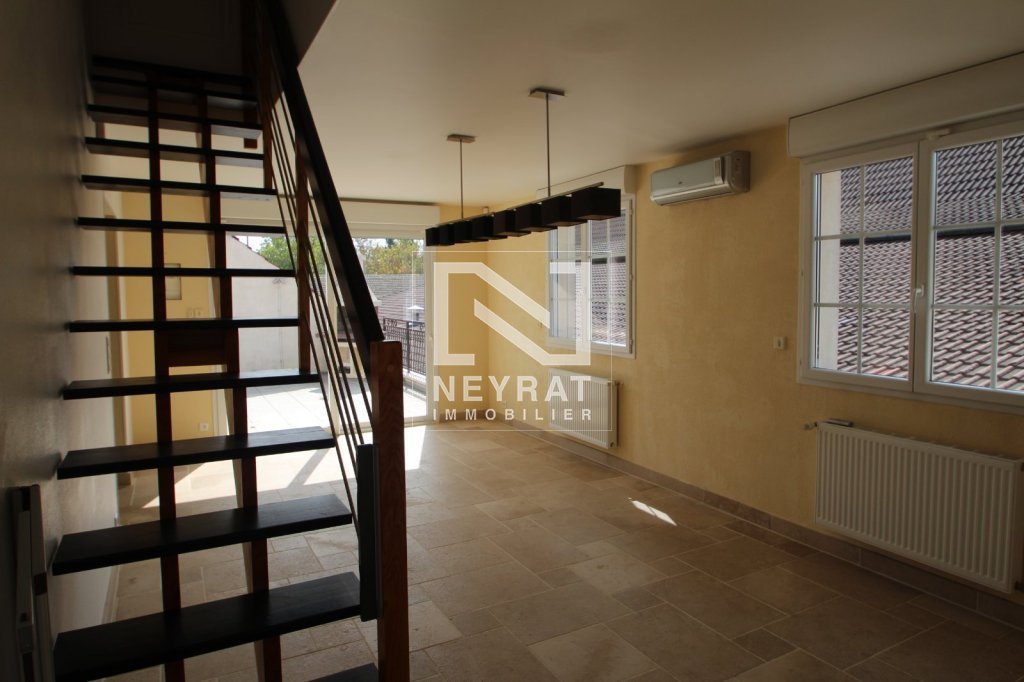 APPARTEMENT T5 A LOUER - MEURSAULT - 141 m2 - 842 &euro; charges comprises par mois