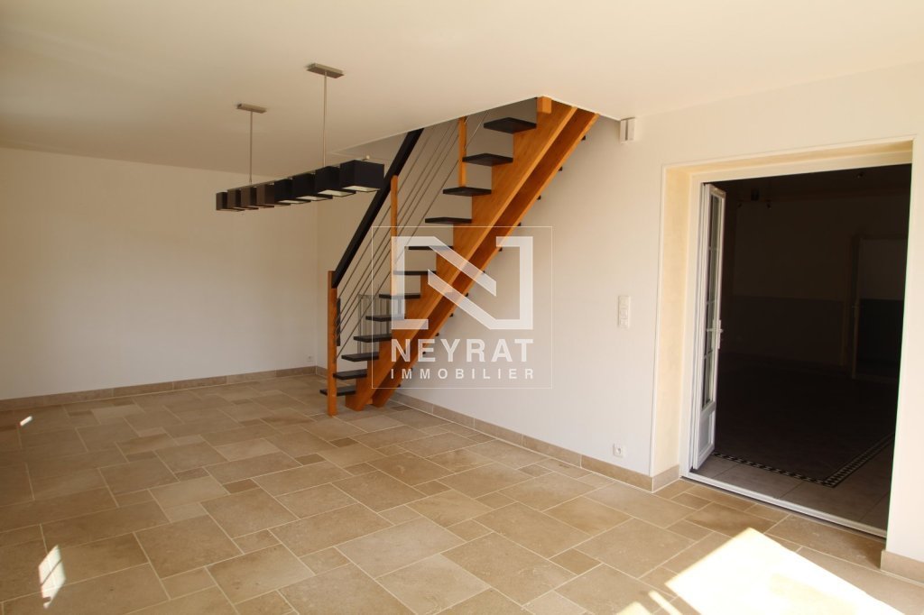 APPARTEMENT T5 A LOUER - MEURSAULT - 141 m2 - 842 &euro; charges comprises par mois
