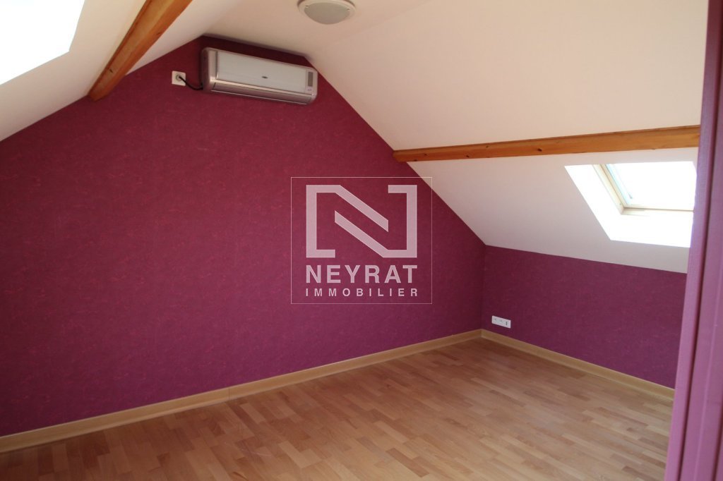 APPARTEMENT T5 A LOUER - MEURSAULT - 141 m2 - 842 &euro; charges comprises par mois