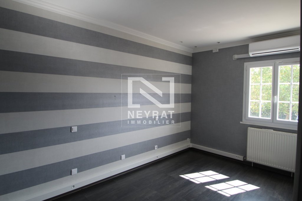 APPARTEMENT T5 A LOUER - MEURSAULT - 141 m2 - 842 &euro; charges comprises par mois