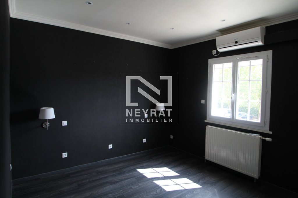 APPARTEMENT T5 A LOUER - MEURSAULT - 141 m2 - 842 &euro; charges comprises par mois