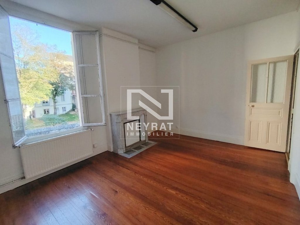 APPARTEMENT T5 - CHALON SUR SAONE - 124.06 m2 - 112�400�&euro;